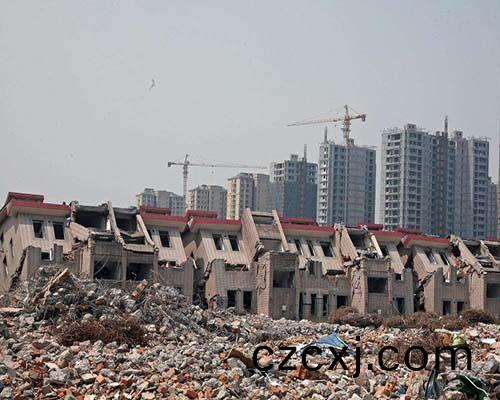 拆(chai)遷(qian)工(gong)程(cheng)